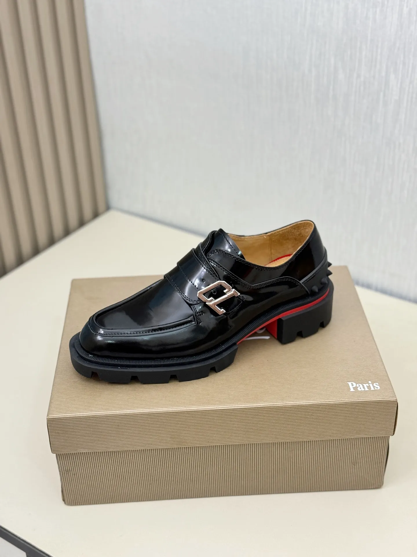 [CL～High-end men’s red-soled shoes] Top P: 880💰. Size: 39-44 (38.45.46 can be customized) 🆑Top original order purchasing agent Imported open-edge bead fabric and water-dyed cowhide inside 🉑️ Imported TPU rubber sole, wear-resistant and non-slip, full of European style.